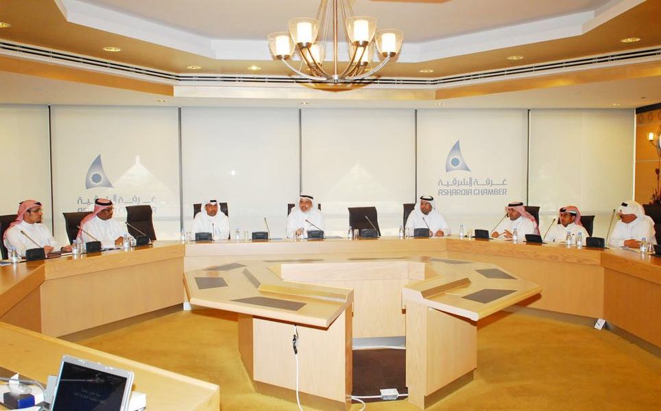 في حفل اقامه مجلس الغرف بحضور وزير التجارة