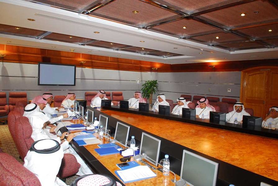اللجنة التجارية تبحث تعزيز التواصل مع المؤسسات الحكومية والشركات الكبرى