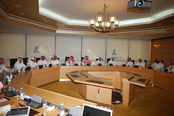 بحث مقترح لجنة للصلح بين العقاريين وفرق عمل للعلاقات والمساهمات والوساطة