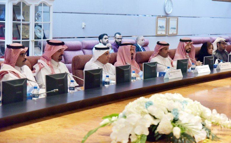 وفد تجاري امريكي يعرض خبراته في إدارة المطارات بغرفة الشرقية