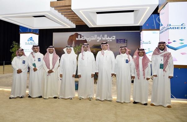 رئيس غرفة الشرقية يزور معرض كأس نادي الصقور 2025