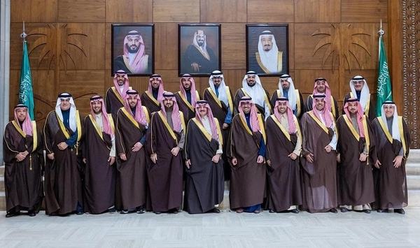 أمير المنطقة الشرقية يستقبل أعضاء مجلس إدارة غرفة الشرقية ويثمن جهودهم