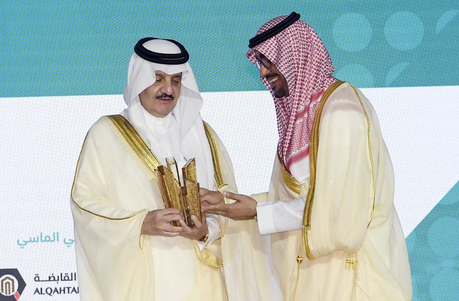 أمير المنطقة الشرقية يفتتح منتدى "الجبيل للاستثمار 2025"