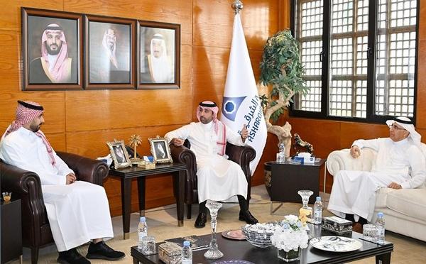 Asharqia Chamber Chairman Meets with Director of the Saudi Center for Competitiveness and Business in the Eastern Province