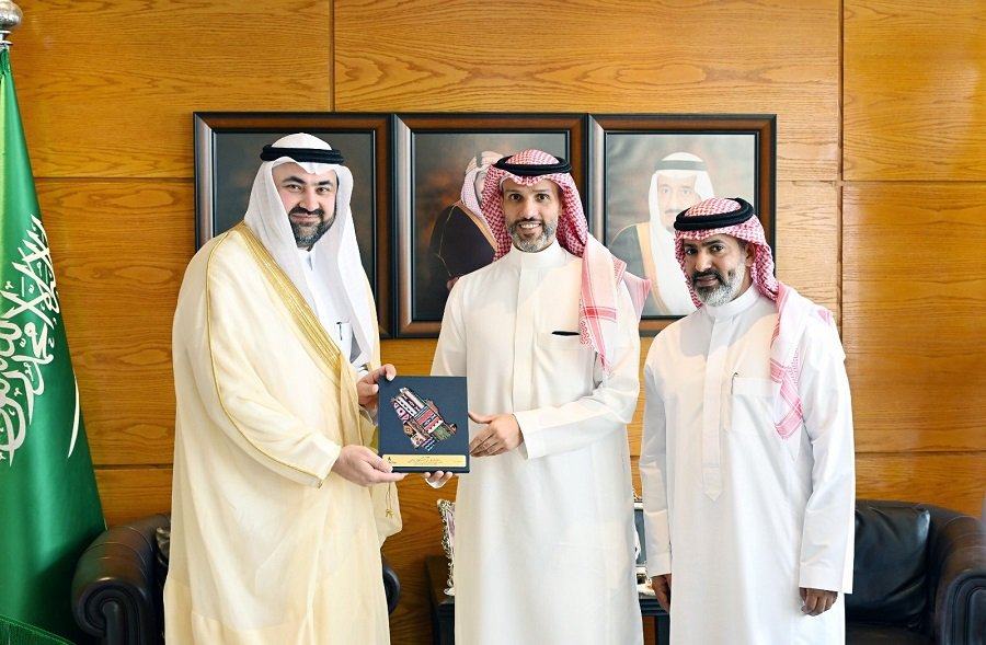 “Asharqia Chamber” Discusses Aspects of Joint Cooperation with the “MWAN” Center