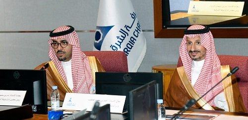 وزير السياحة يؤكد على الفرص الاستثمارية الواعدة في القطاع السياحي خلال لقائه مع المستثمرين في غرفة الشرقية