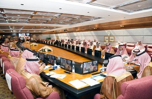 وزير السياحة يؤكد على الفرص الاستثمارية الواعدة في القطاع السياحي خلال لقائه مع المستثمرين في غرفة الشرقية