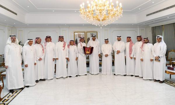 أمير الشرقية يكرم "لجنة أصدقاء المرضى" الحائزة على جائزة المركز الأول في مسابقة “الإنسان أولا"