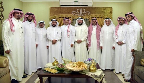رئيس وأعضاء غرفة الشرقية يزورون الشملان للاطمئنان على سلامته