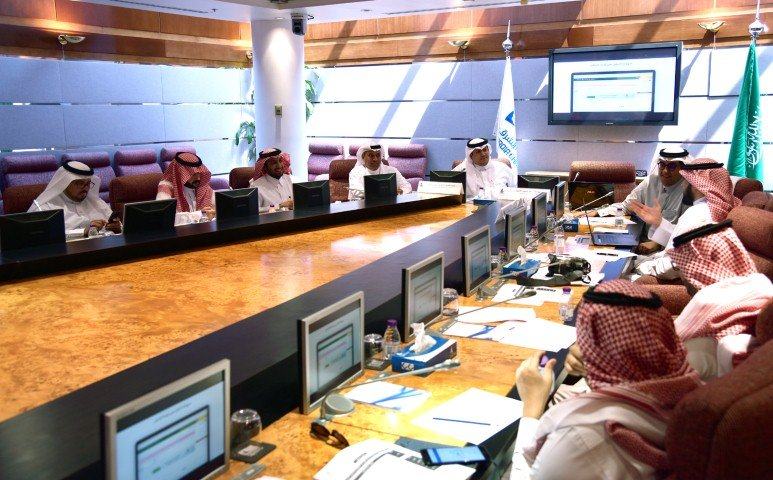 "العمل والتنمية الاجتماعية" تستعرض البوابة الجديدة لخدماتها  الالكترونية