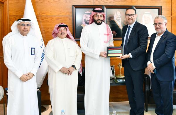 وفد تجاري مغربي يستعرض فرص الاستثمار في خدمات الطاقة الكهربائية والمتجددة