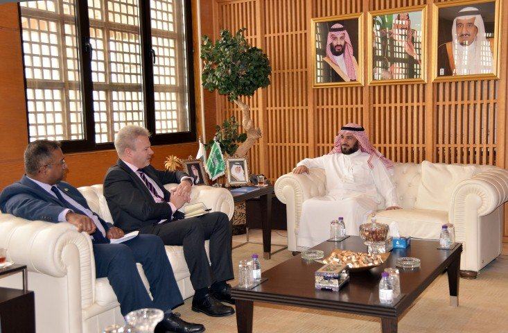 الخالدي يبحث التعاون الاقتصادي مع مدير المكتب التجاري البريطاني