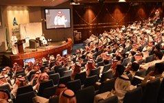 عبدالله جمعه .. ساعي البريد الذي قاده شغفه ليدير أضخم شركة نفط