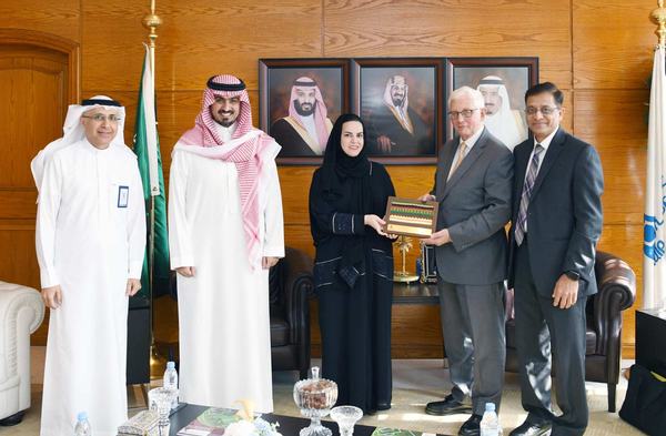 وفد تجاري امريكي يبحث الفرص الاستثمارية في معالجة المياه وخدمات منشآت الطاقة بغرفة الشرقية