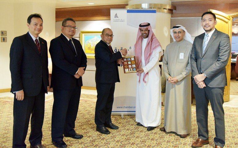 وفد تجاري ماليزي يبحث دعم قطاع المنشآت الصغيرة والمتوسطة بغرفة الشرقية