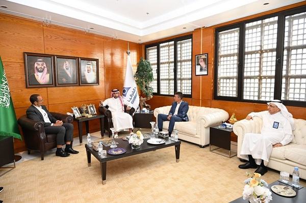 Asharqia Chamber Chairman Meets with the President of TotalEnergies in Saudi Arabia, Kuwait, and Bahrain